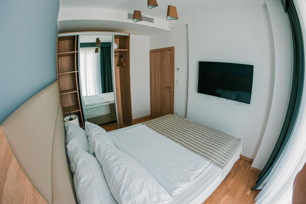 Postel nebo postele na pokoji v ubytování Kaneo beach hotel Novalja
