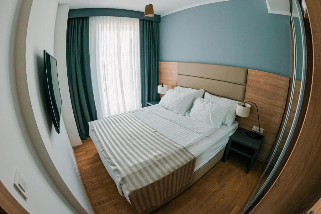 Postel nebo postele na pokoji v ubytování Kaneo beach hotel Novalja
