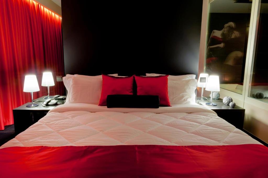 Postel nebo postele na pokoji v ubytování Vinyl M Hotel - Adults Only