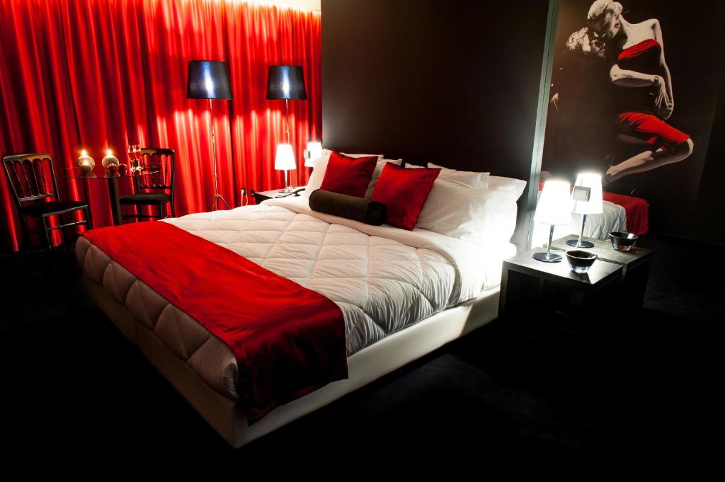 Postel nebo postele na pokoji v ubytování Vinyl M Hotel - Adults Only