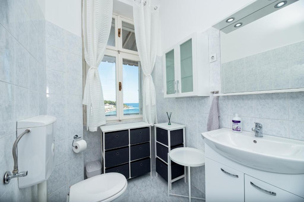 Kúpeľňa v ubytovaní Apartment Martini - Bacvice beach