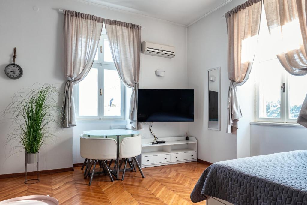 Televízia a/alebo spoločenská miestnosť v ubytovaní Apartment Martini - Bacvice beach
