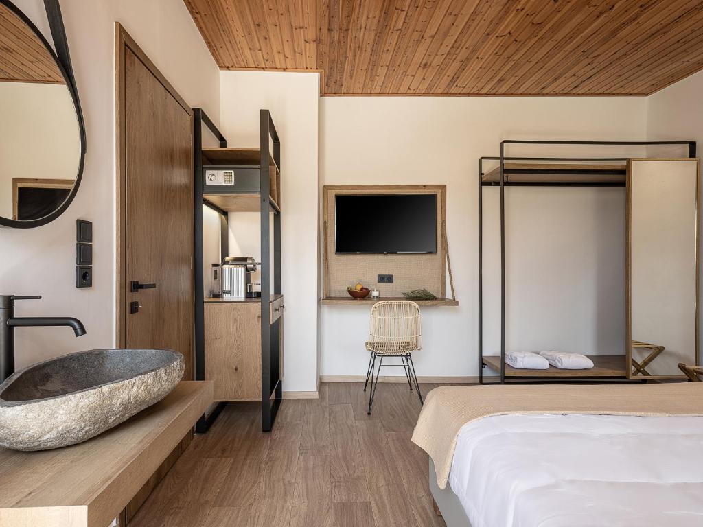 Posteľ alebo postele v izbe v ubytovaní SivasZen Luxury Villa, with Heated Pool & Spa Whirlpool, By ThinkVilla