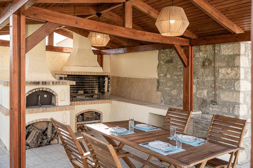 Fotografia z galérie ubytovania SivasZen Luxury Villa, with Heated Pool & Spa Whirlpool, By ThinkVilla v destinácii Sívas