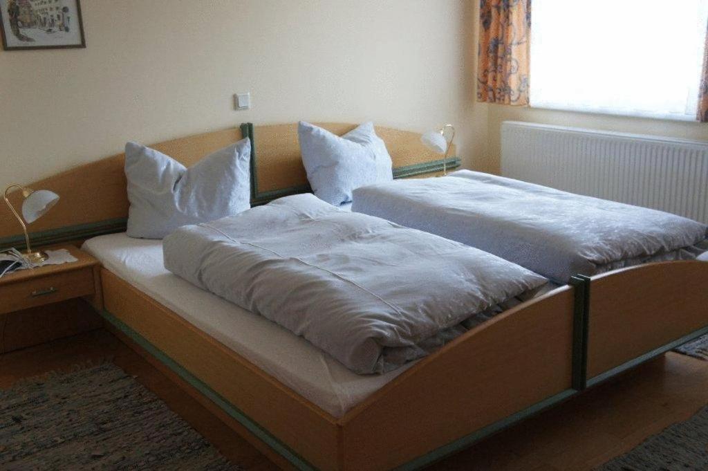 Postel nebo postele na pokoji v ubytování Gasthof Bauer