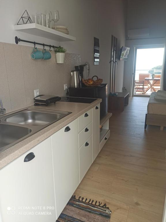 A cozinha ou kitchenette de Bourbos Summer Rooms