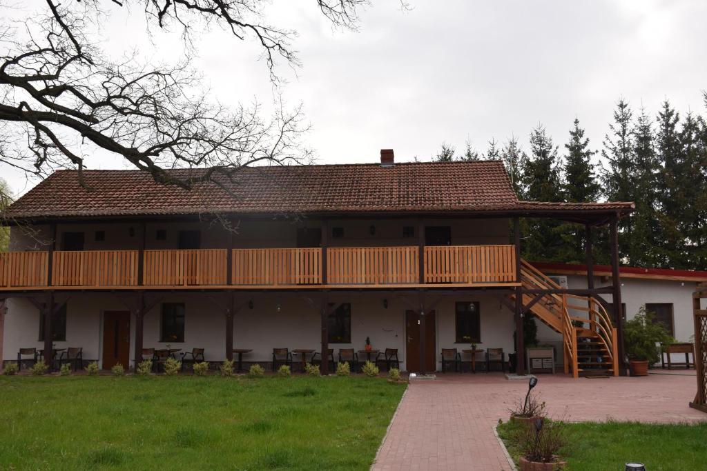Budova, v ktorej sa farma nachádza