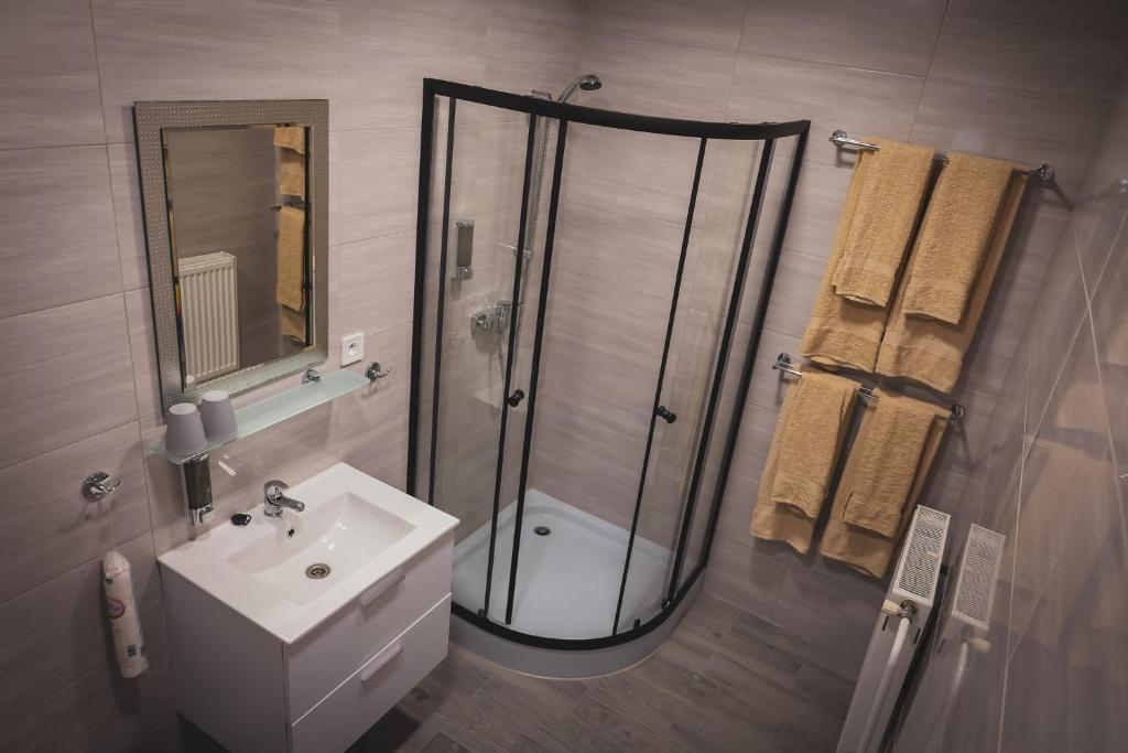 Bagno di Hotel Apartment Faraon