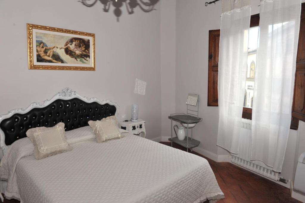 Dimora Sotto la Rocca - Double Room With Shared Bathroom