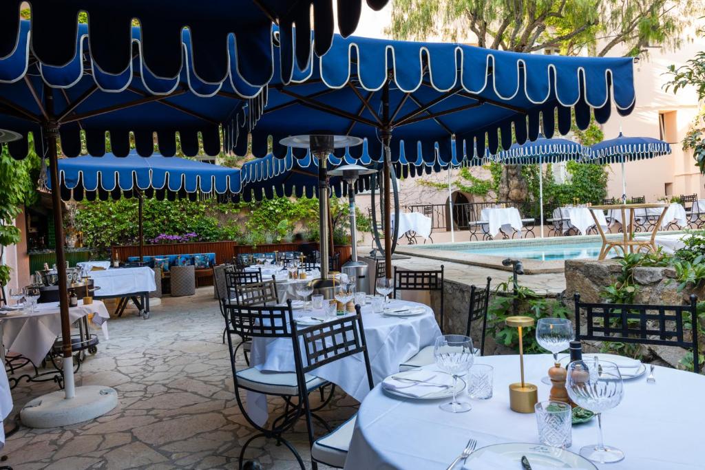 Bazén v ubytování Le Yaca Saint-Tropez nebo v jeho okolí