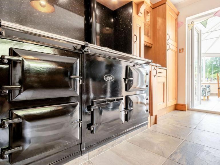 3 Bedroom luxury home, hot tub, stunning views of Killin, sitting on the River Dochart 4