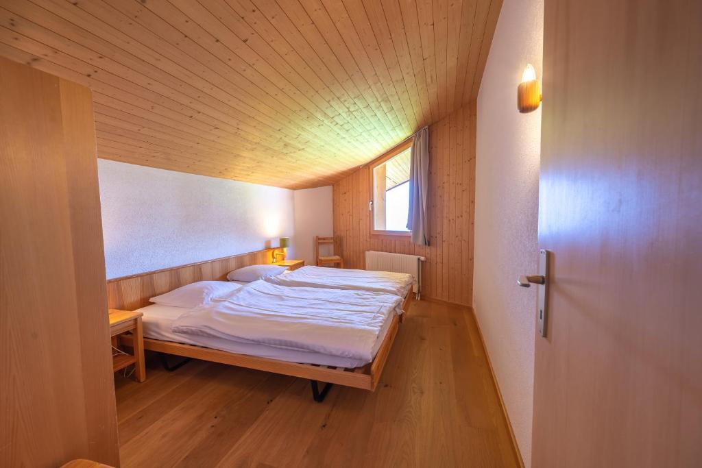 Postel nebo postele na pokoji v ubytování Eden Resort Anzère