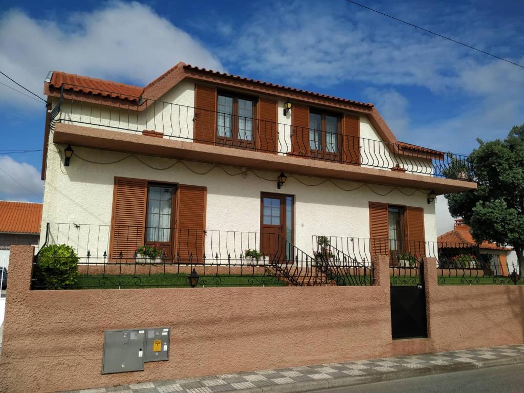 a house with a balcony on top of it at Sousa e Inês House in Gafanha da Nazaré