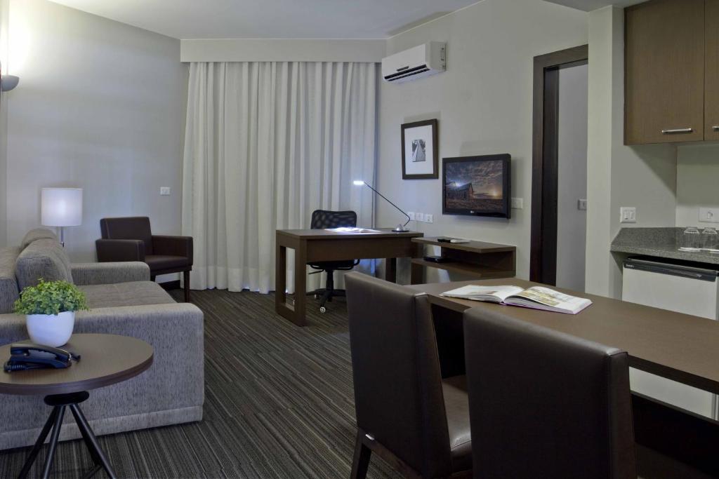  Bonaparte Hotel