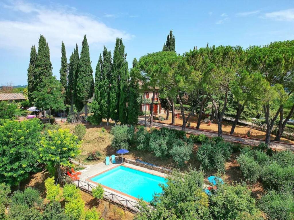 an aerial view of a house with a swimming pool and trees at Villa Remignoli in San Gimignano