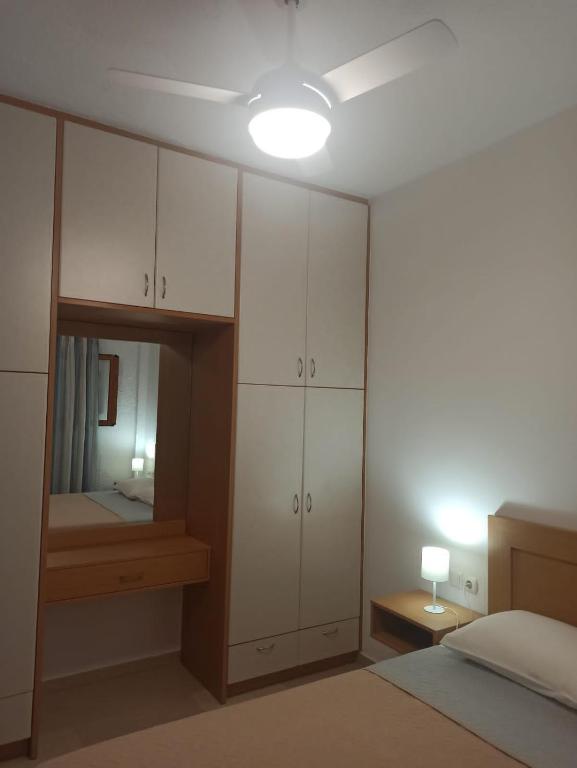 Postel nebo postele na pokoji v ubytování Simon Studios and Apartments