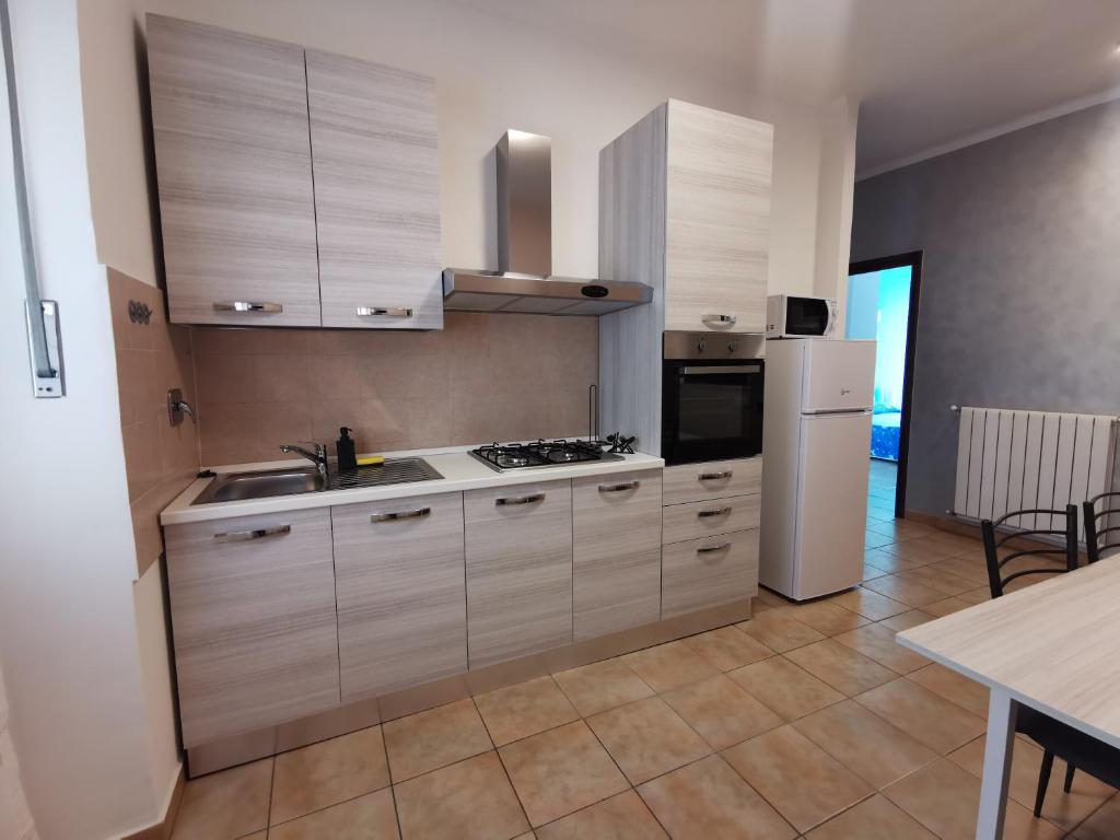 Kuchyň nebo kuchyňský kout v ubytování HappyHome, Belissimo appartamento in Torino