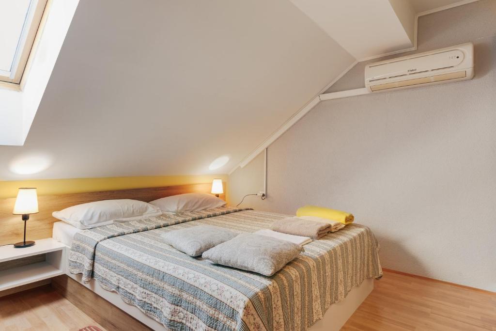 Apartments Lucija - Habitación Cuádruple Con Baño Externo Privado