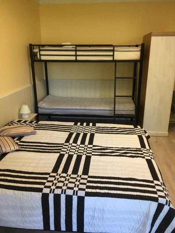 Postel nebo postele na pokoji v ubytování Reinholdi puhkemaja
