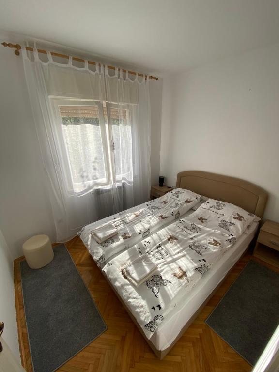 Postel nebo postele na pokoji v ubytování Apartmani Zdenka Pobri