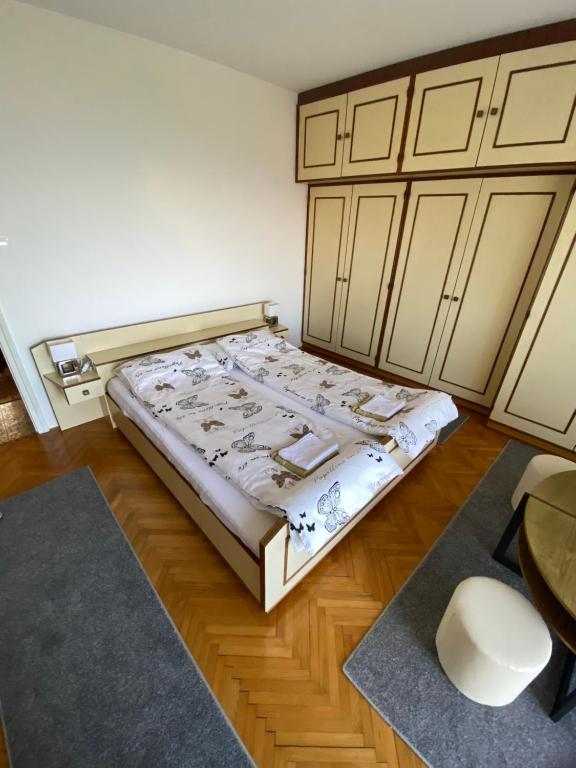 Postel nebo postele na pokoji v ubytování Apartmani Zdenka Pobri