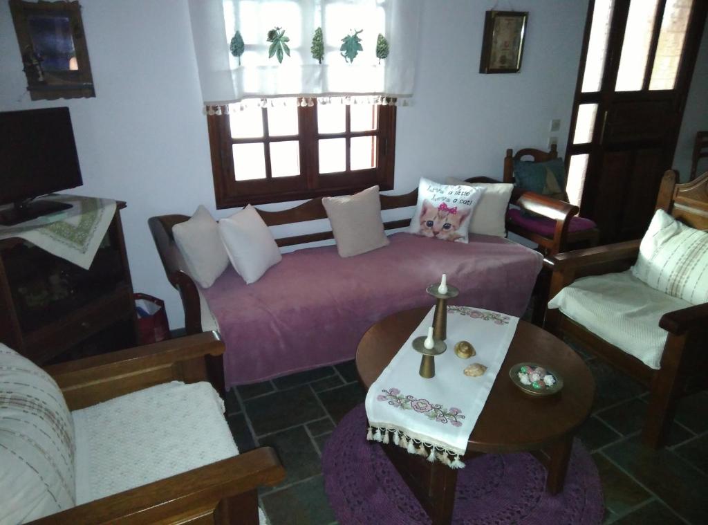 Posezení v ubytování Panoramic Views Home in Hydra, Greece