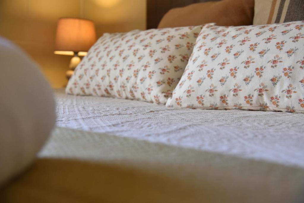 Postel nebo postele na pokoji v ubytování San Pawl B&b farmhouse- KORTOLL