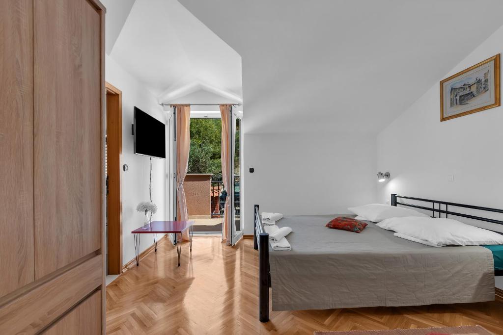 Guest House Lazeta - Habitación Triple Con Vista Al Jardín
