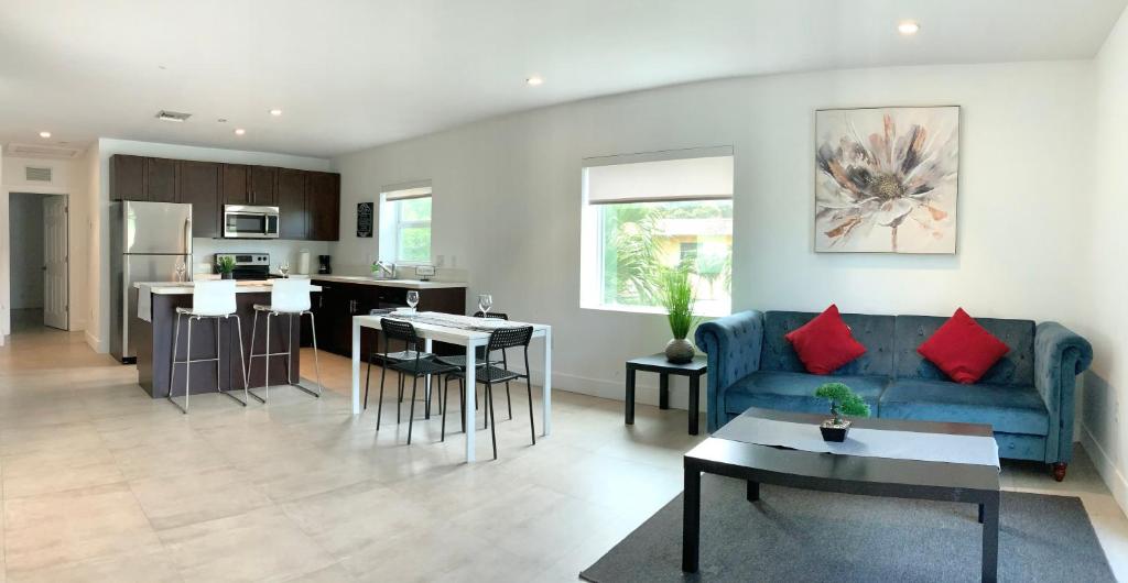 Spacious entire Apartment with Free Parking - Appartamento Con Balcone