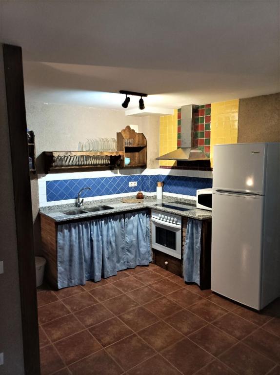 Kuchyň nebo kuchyňský kout v ubytování Casa Zapatero en Somontano