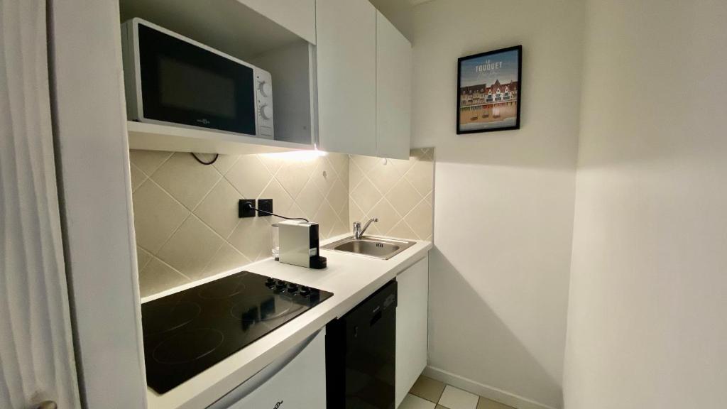 Kuchnia lub aneks kuchenny w obiekcie MC Tourisme - Splendide & cosy appartement avec piscine, tennis & parking