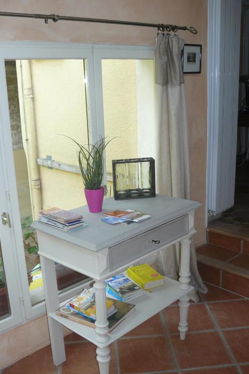 Porte de Paris - Budget Double Room