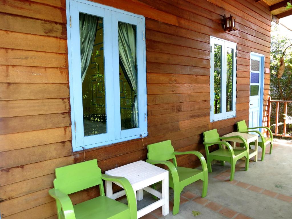 Balkón nebo terasa v ubytování Baan Chokdee Pai Resort