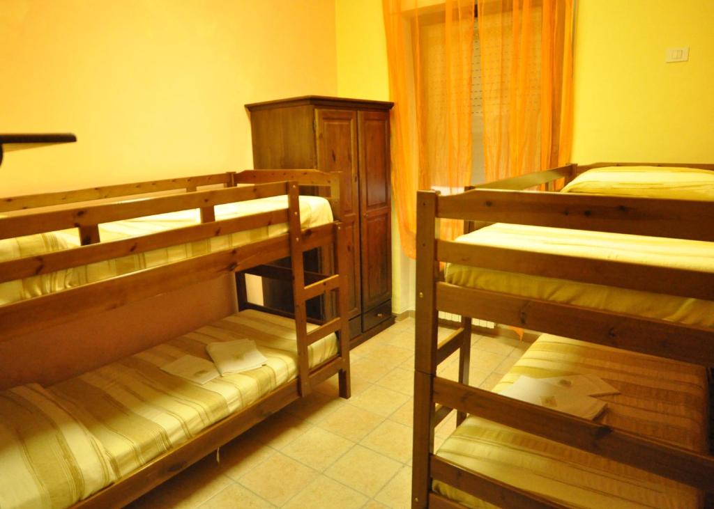 Postel nebo postele na pokoji v ubytování Ostello Del Volo