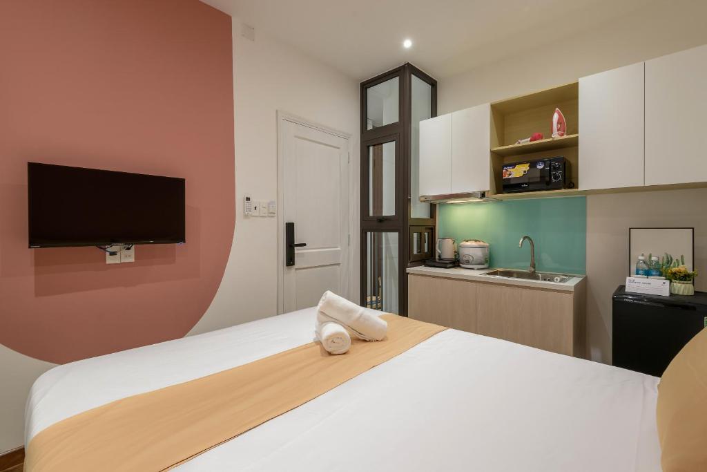 Cozrum Homes - June Corner - Queen Studio