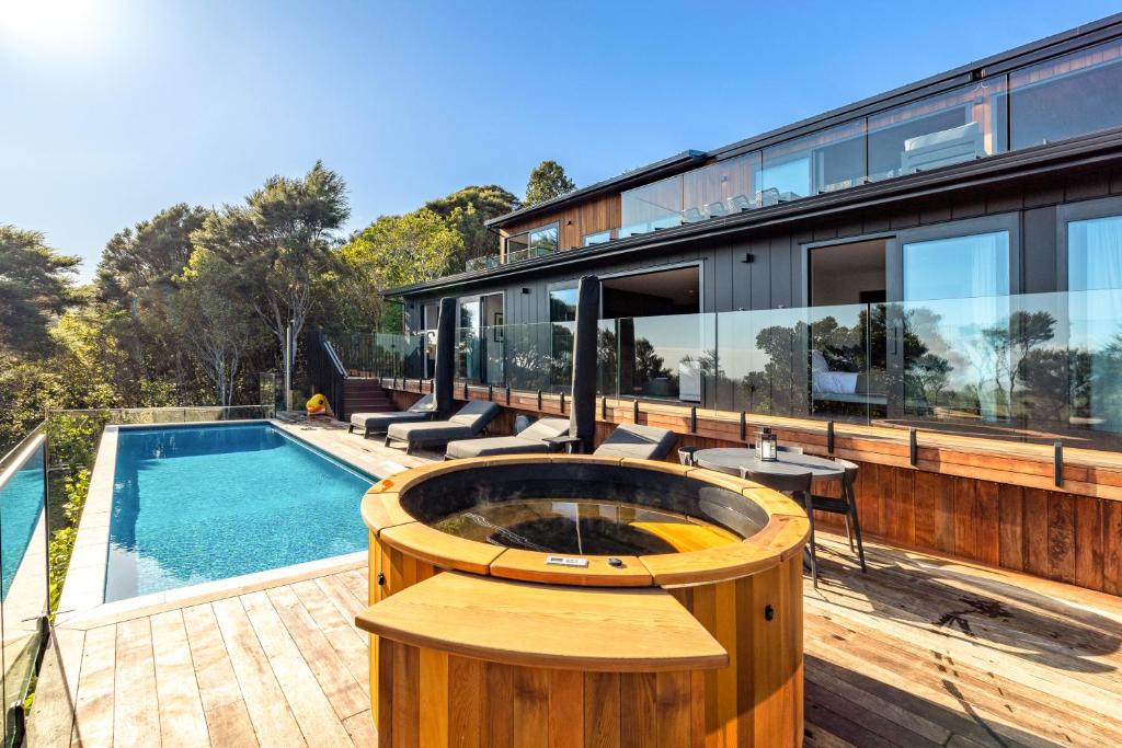 Πισίνα στο ή κοντά στο Kaitiaki Lodge - Private pool & Spa