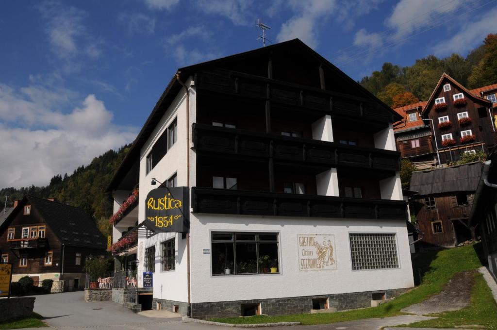 Budova, v ktorej sa penzión nachádza