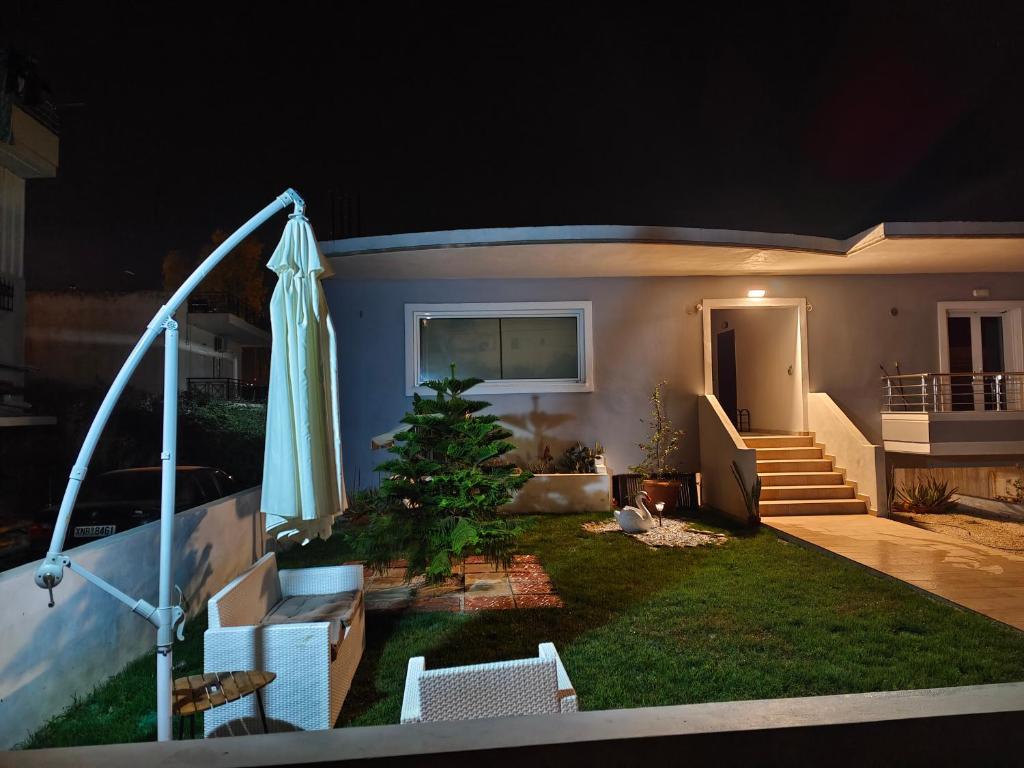 A garden outside Stellina's new studio 5min from beach