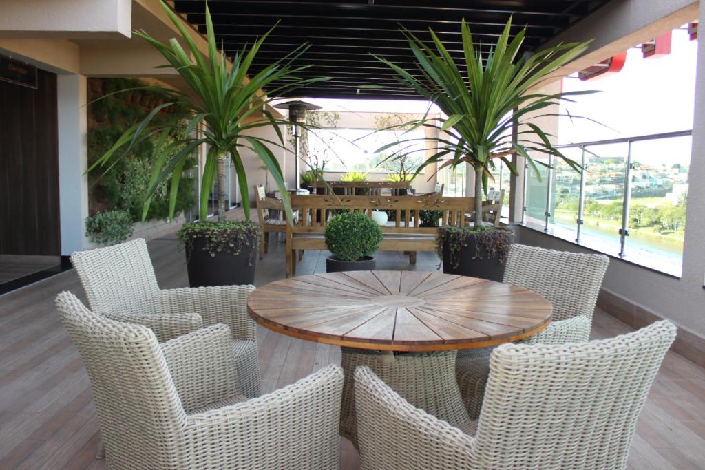  Prado Hotel Business