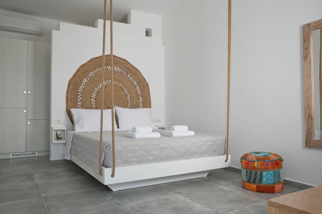 Postel nebo postele na pokoji v ubytování Kastro Antiparos