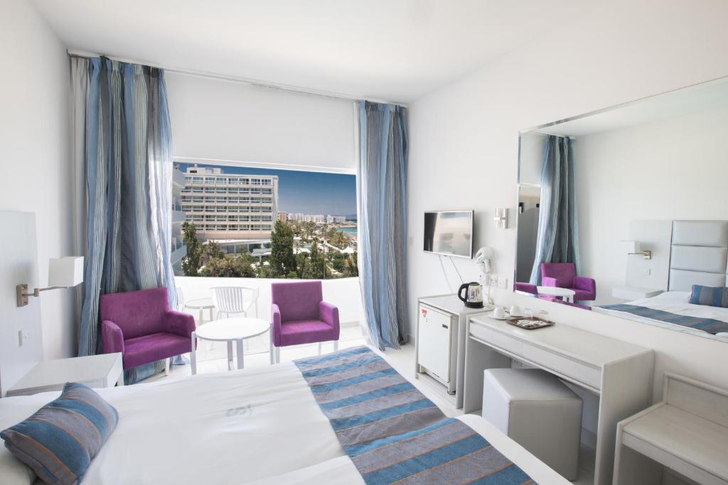 Silver Sands Beach Hotel - 
