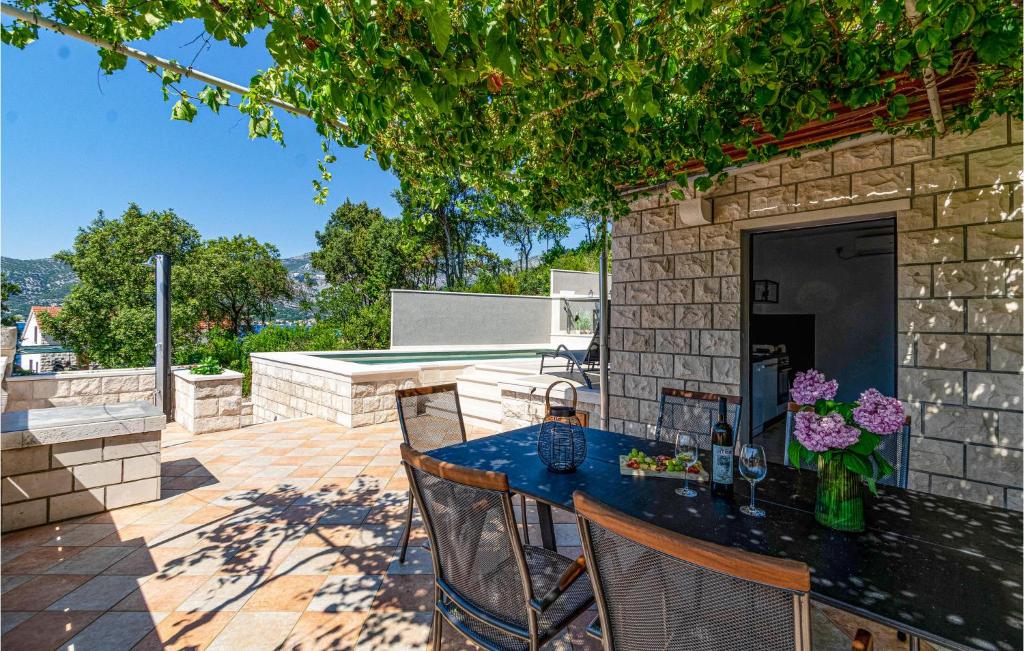 Balkón alebo terasa v ubytovaní Pet Friendly Apartment In Zrnovo