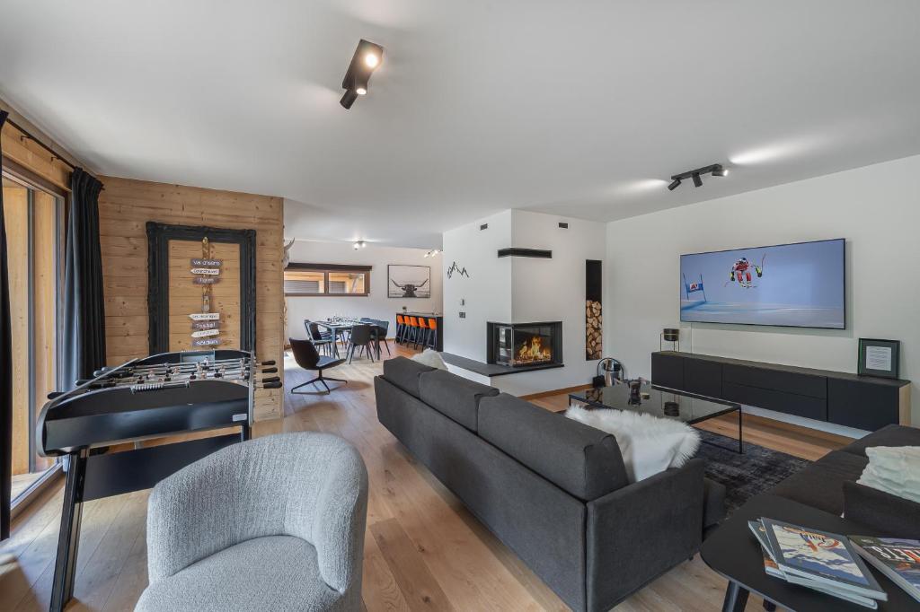 TV a/nebo společenská místnost v ubytování Quintessence - Apt B303 - Châtel - Châtel Multipass Été 2025 en option au tarif de 3euros par jour et par personne