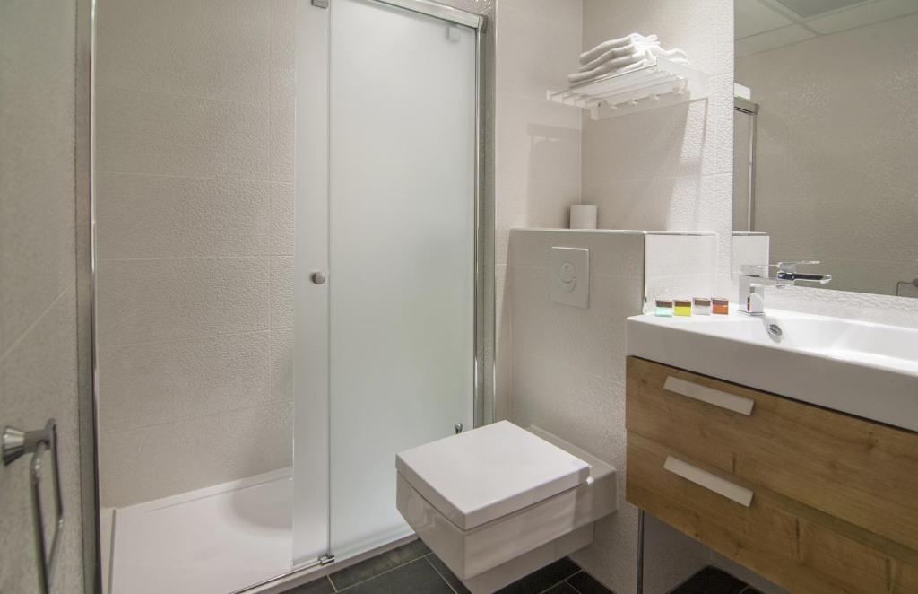 Hôtel Carré Vieux Port - Resim 16