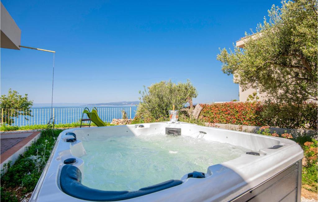 Bazén v ubytovaní Holiday Home Villetta Belveder alebo v jeho blízkosti