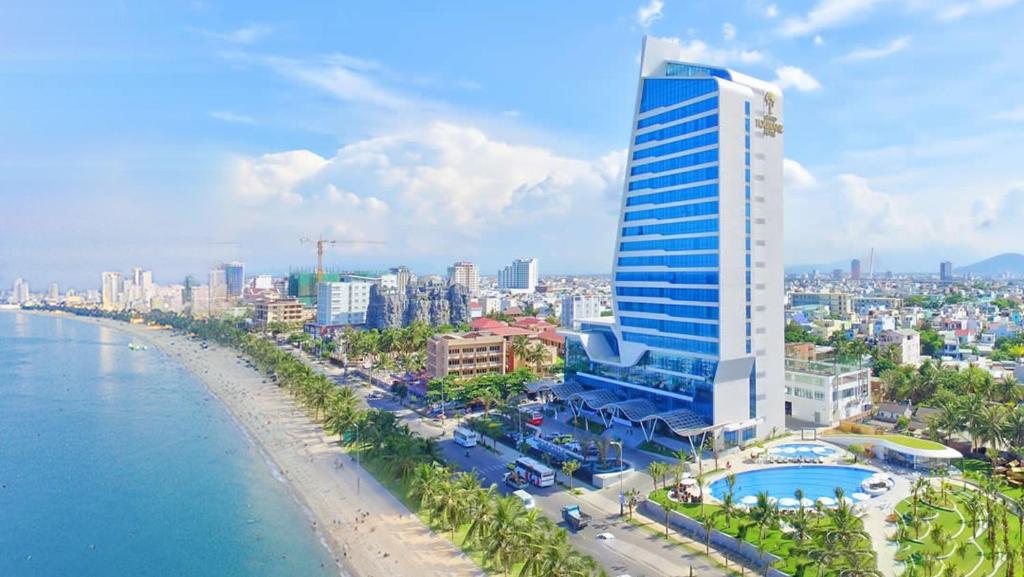 Pohľad z vtáčej perspektívy na ubytovanie Grand Tourane Hotel Da Nang