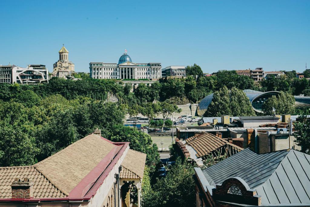 Nespecifikovaný výhled na destinaci Tbilisi nebo výhled na město při pohledu z hotelu