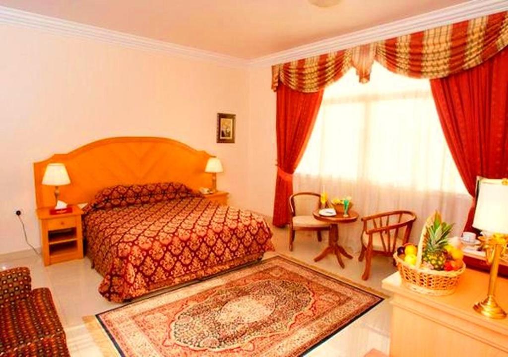 Postel nebo postele na pokoji v ubytování Safeer Hotel Suites