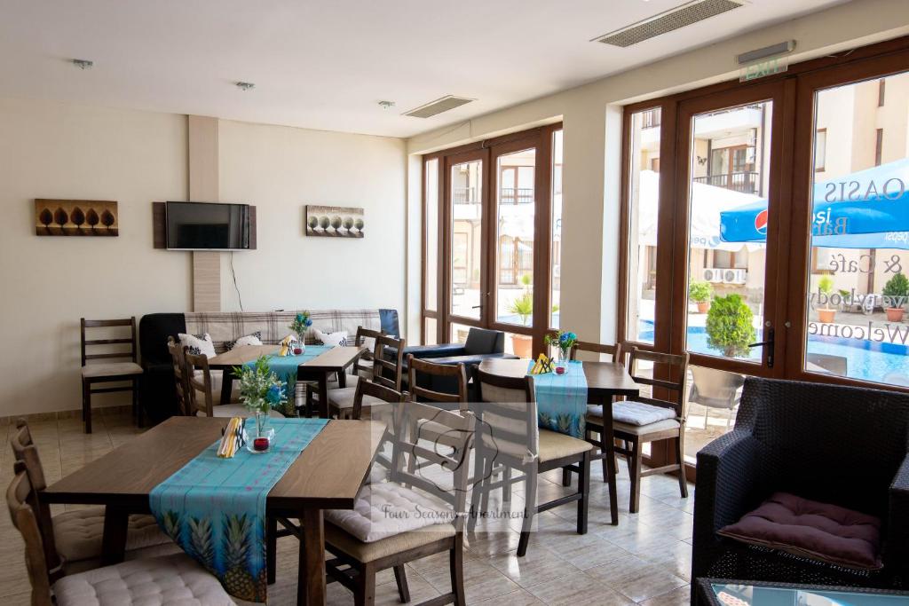 Posezení v ubytování Four seasons apartment - Oasis beach resort