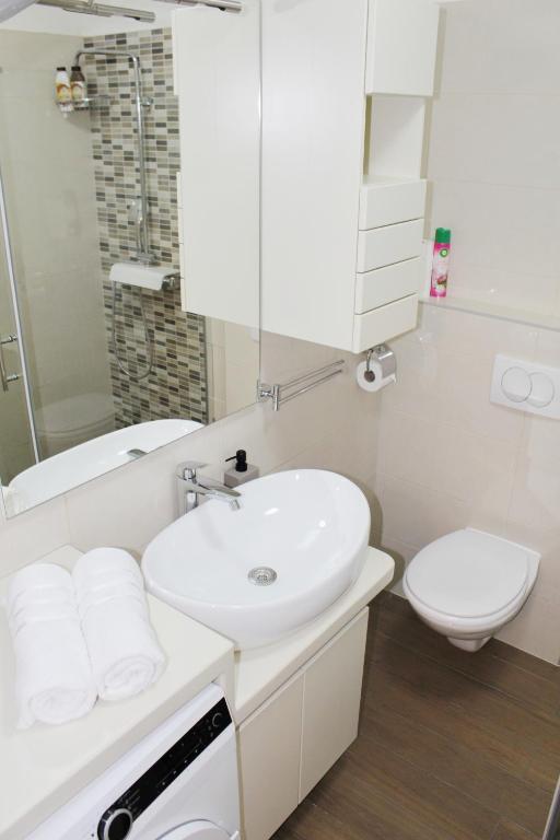 Kúpeľňa v ubytovaní Entire rental unit LIMA *free parking space